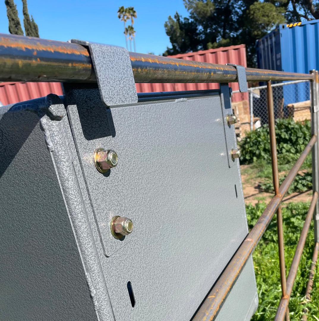 HEAVY DUTY HORSE FEEDERS POWDER COATED STEEL "DAPPLE GRAY"