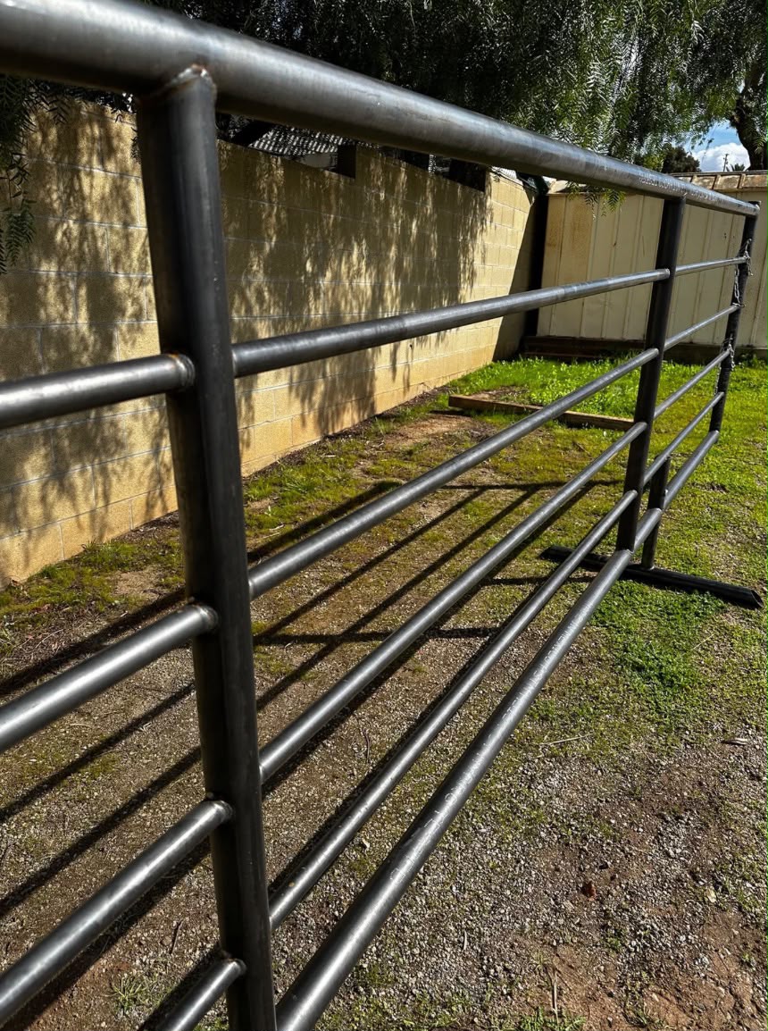 20FT CATTLE LIVESTOCK PANELS 2-3/8" 14 GAUGE - FREESTANDING WITH DETACHABLE FEET