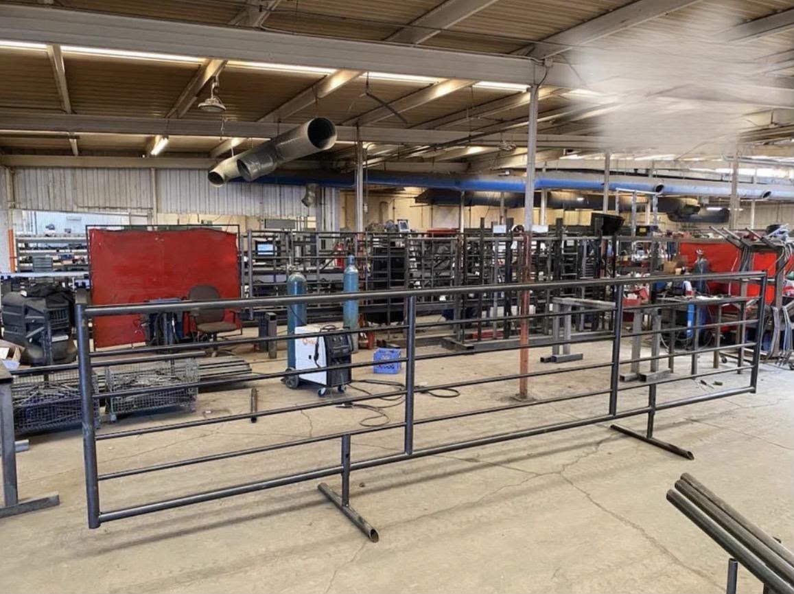 20FT CATTLE LIVESTOCK PANELS 2-3/8" 14 GAUGE - FREESTANDING WITH DETACHABLE FEET