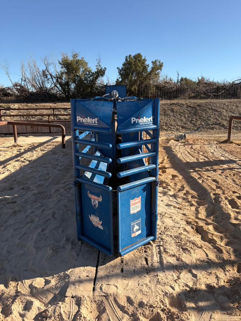 Used Priefert® Roping Chute – Ranch Ready